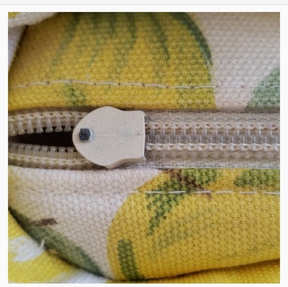 STRAW Shoulder Bag w/Yellow Hawaiin Print Inside - Picture 7 of 7